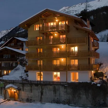 Basecamp Apartments *